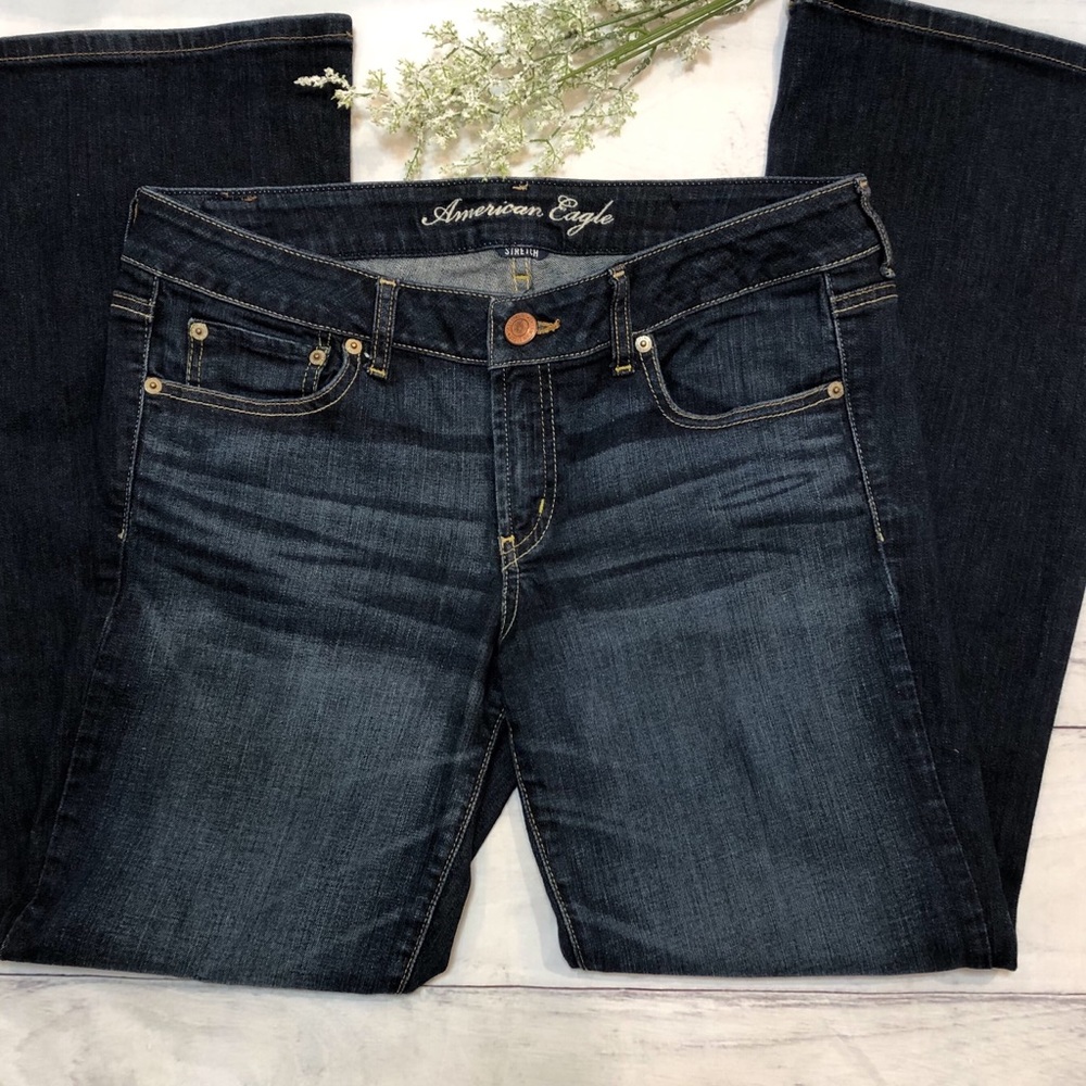EUC: American Eagle Fave Boyfriend Boot Cut Jeans